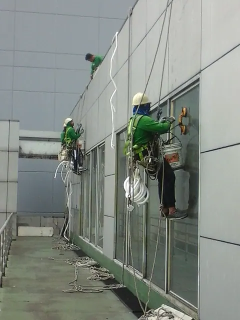 Glass and ACP Glazing (Sealant): URABES crew on site, photo 6 of 20