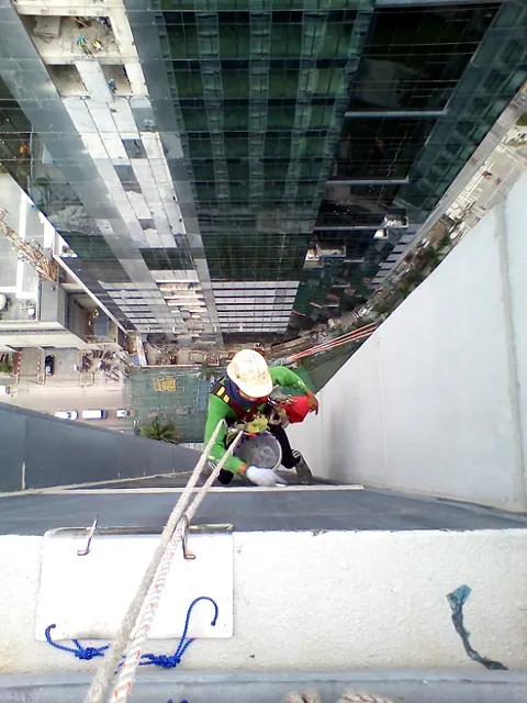 Glass and ACP Glazing (Sealant): URABES crew on site, photo 9 of 20