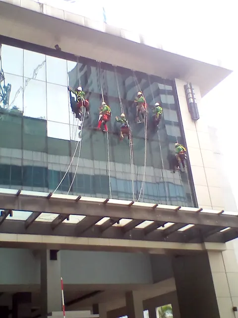 Glass and ACP Glazing (Sealant): URABES crew on site, photo 10 of 20