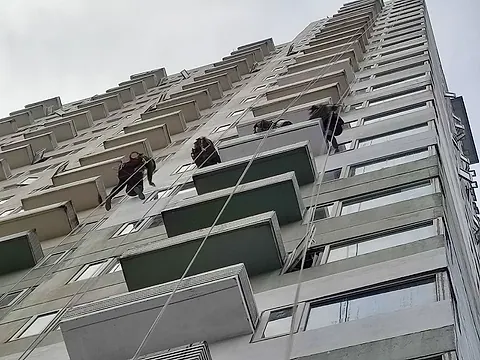 Glass and ACP Glazing (Sealant): URABES crew on site, photo 12 of 20