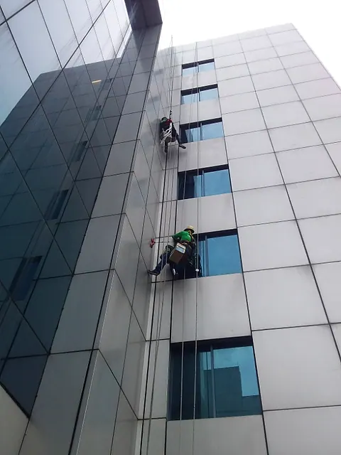 Glass and ACP Glazing (Sealant): URABES crew on site, photo 19 of 20